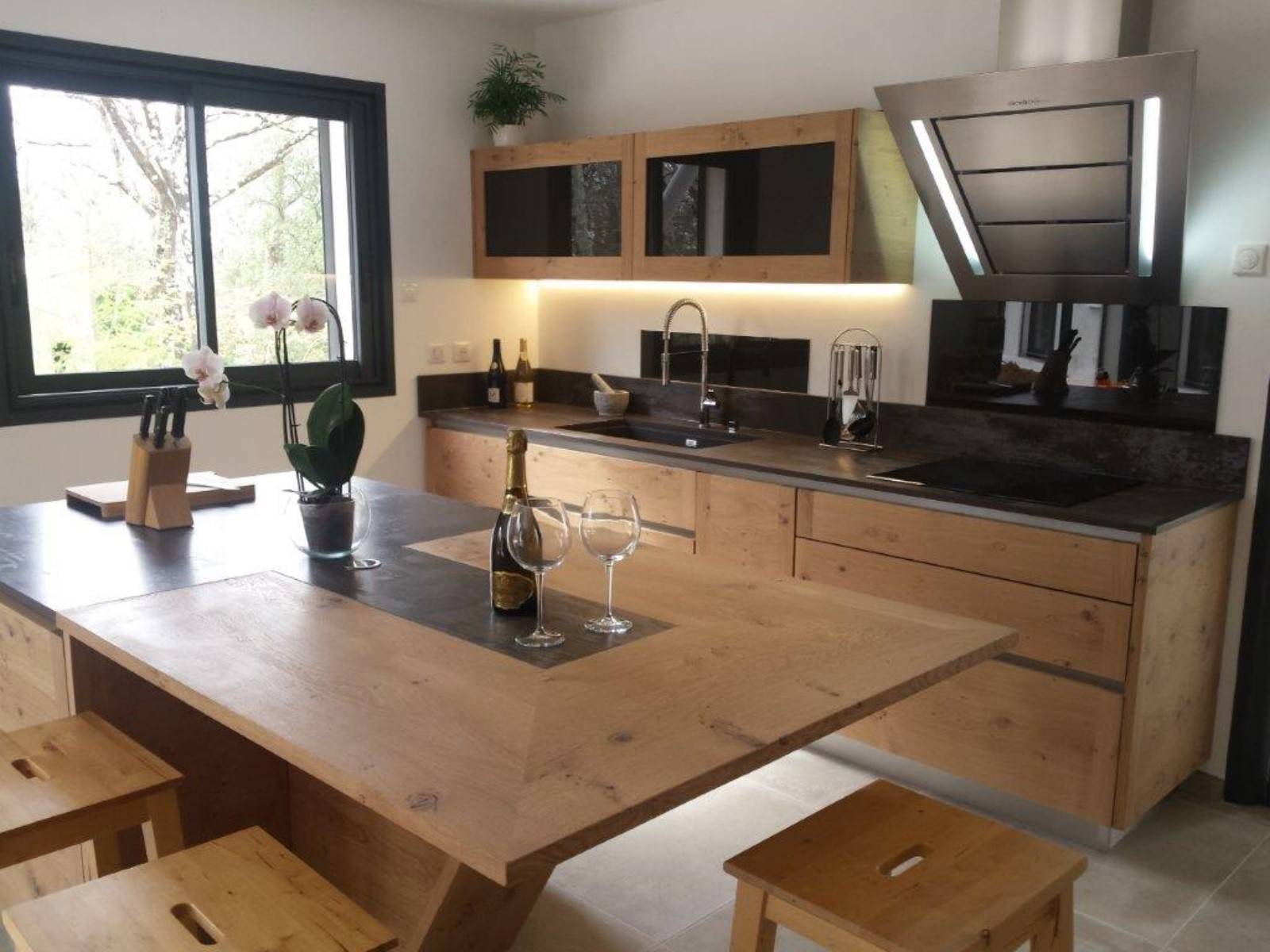 Vous cherchez un fabricant de cuisine contemporaine dans le GARD ?