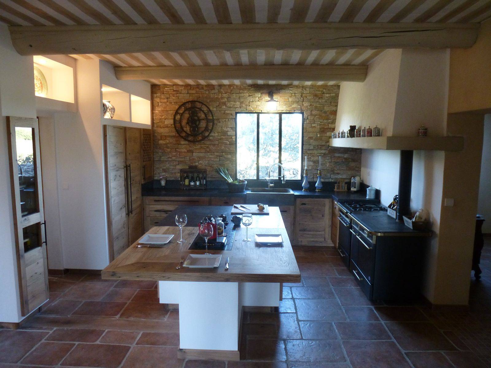 ilot central bois et granit à NIMES