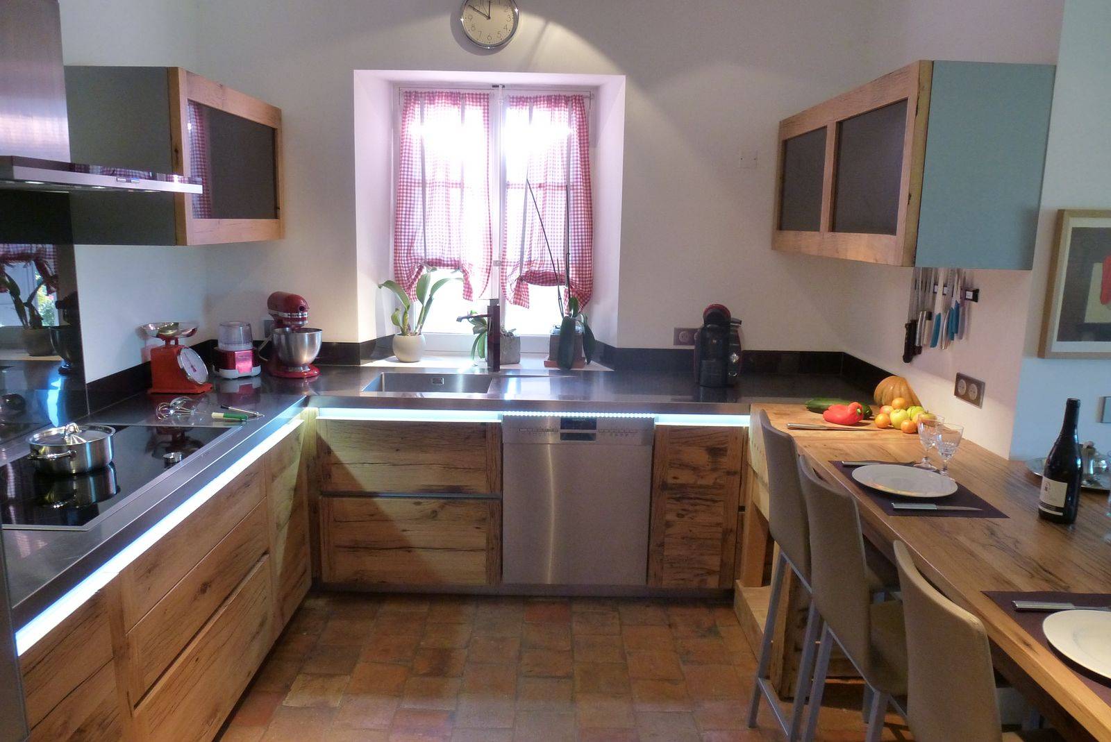 cuisine en bois naturel réalisée par ABD Select cuisiniste près d'Avignon