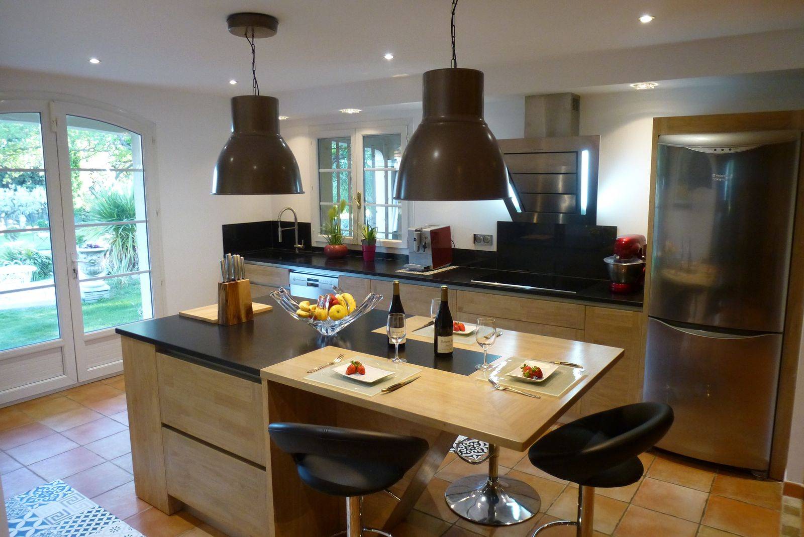 cuisine en bois clair avec ilot central