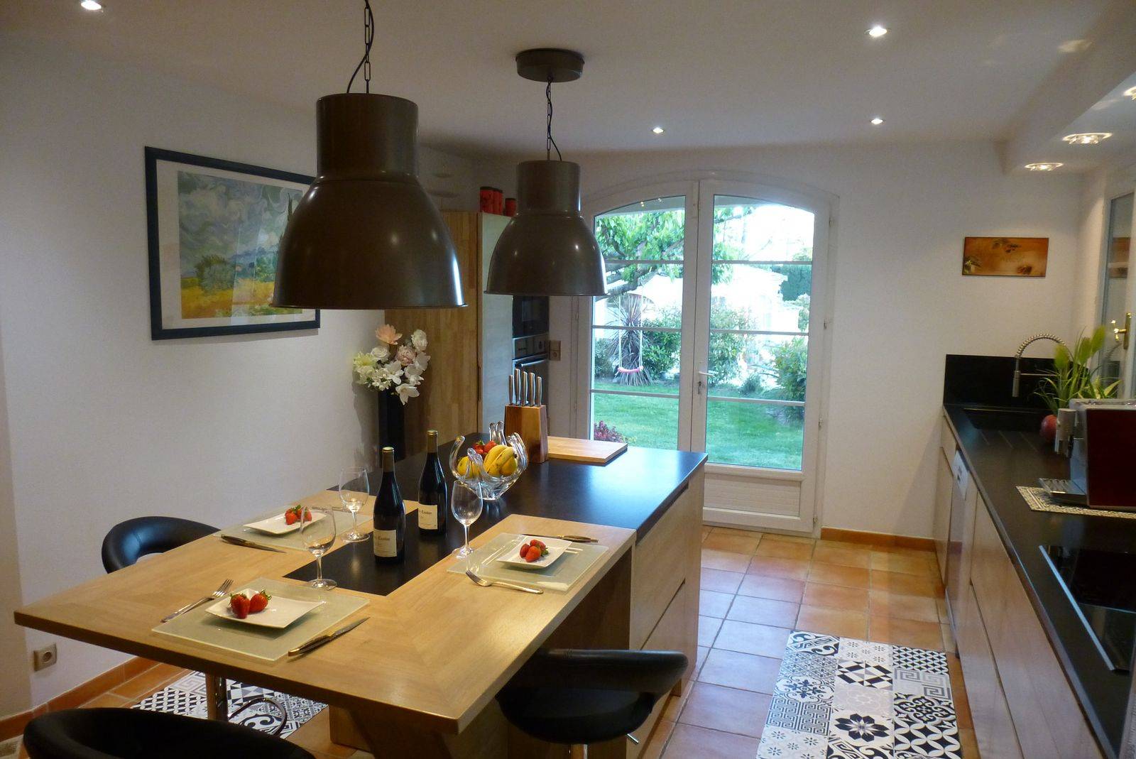 cuisine en bois naturel à Paradou