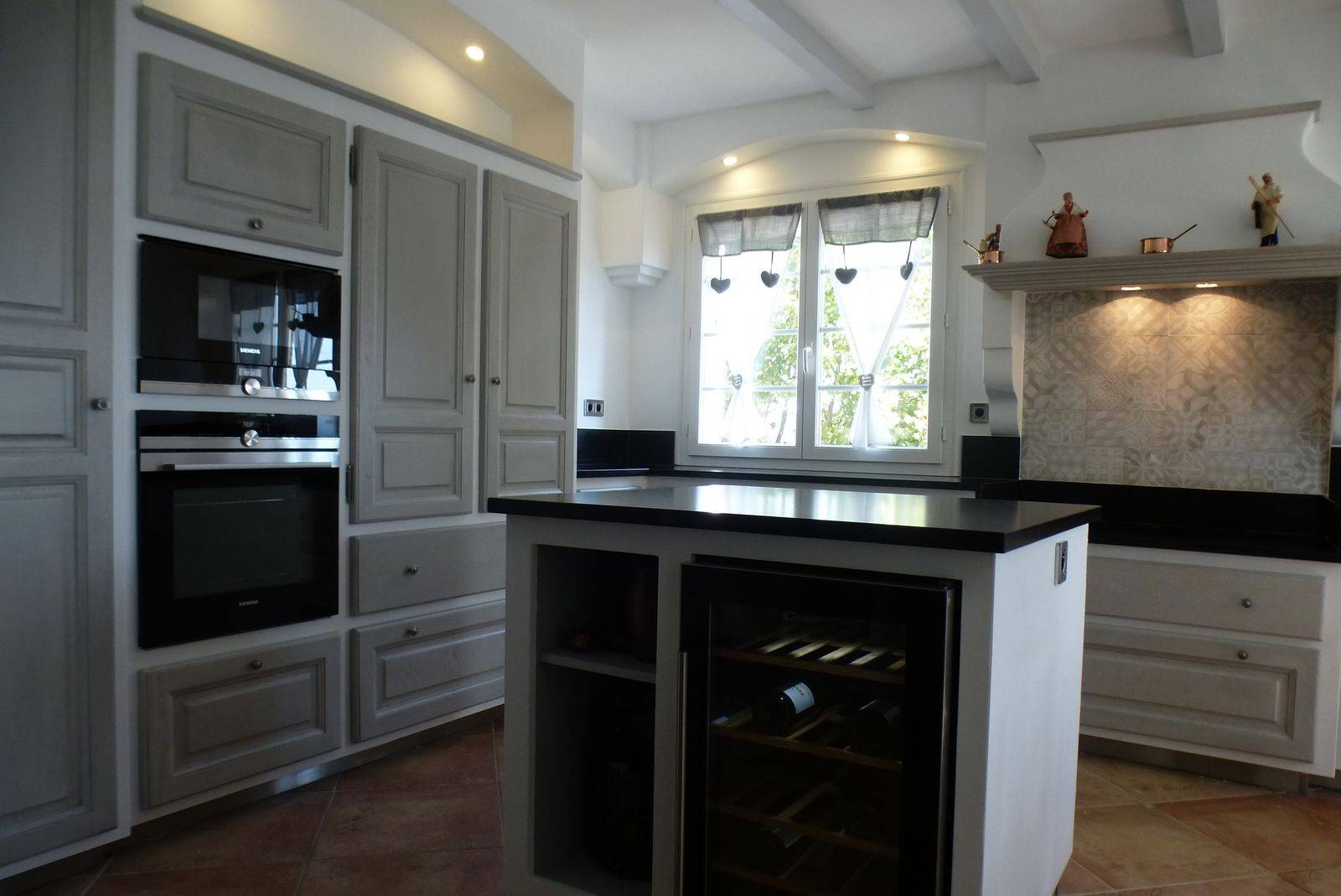 fabricant de cuisines provençales ABD select  près d'Avignon, cette cuisine provençale moderne a été réalisée à Orsan dans le Gard.