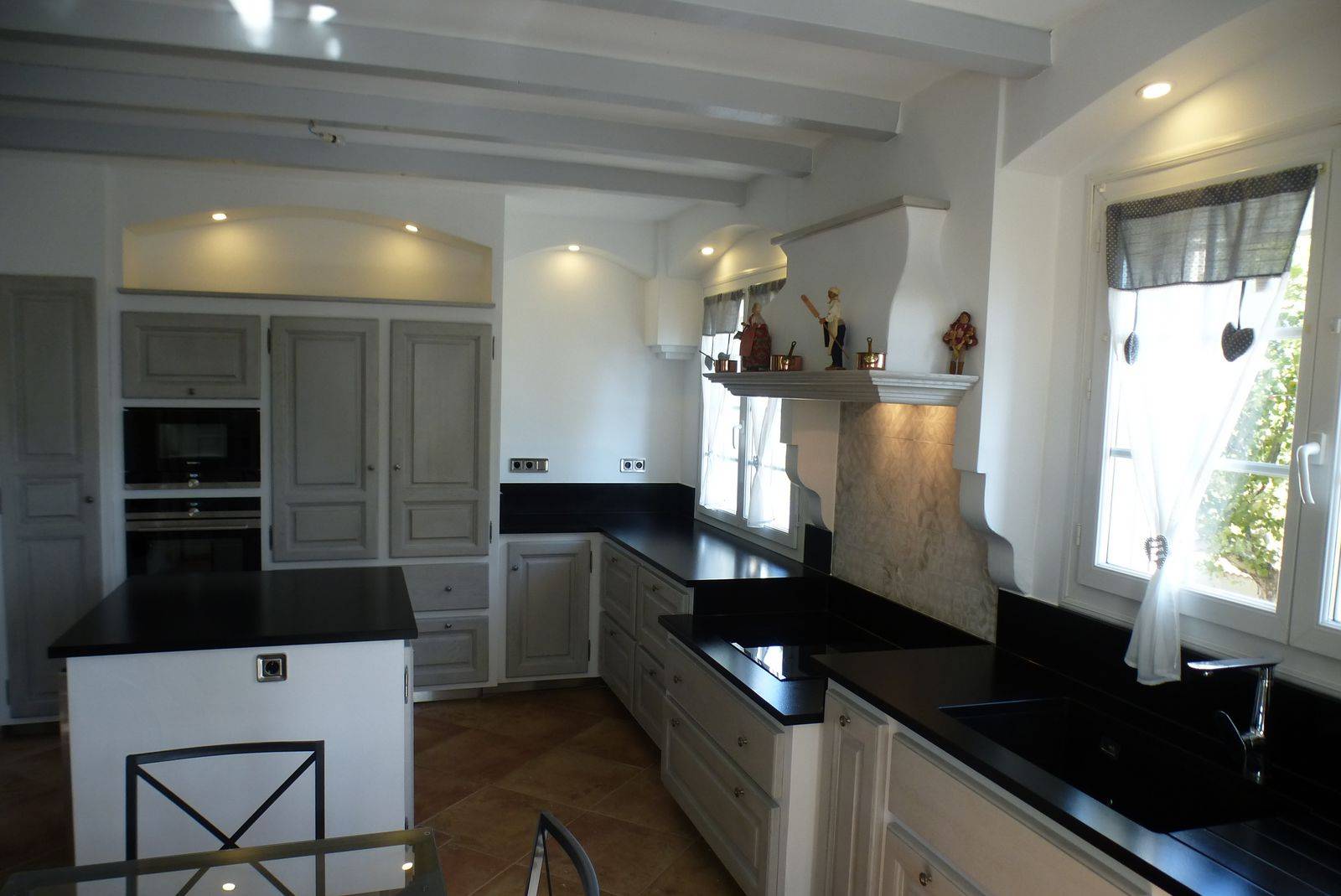 fabricant de cuisines provençales ABD select  près d'Avignon, cette cuisine provençale moderne a été réalisée à Orsan dans le Gard.