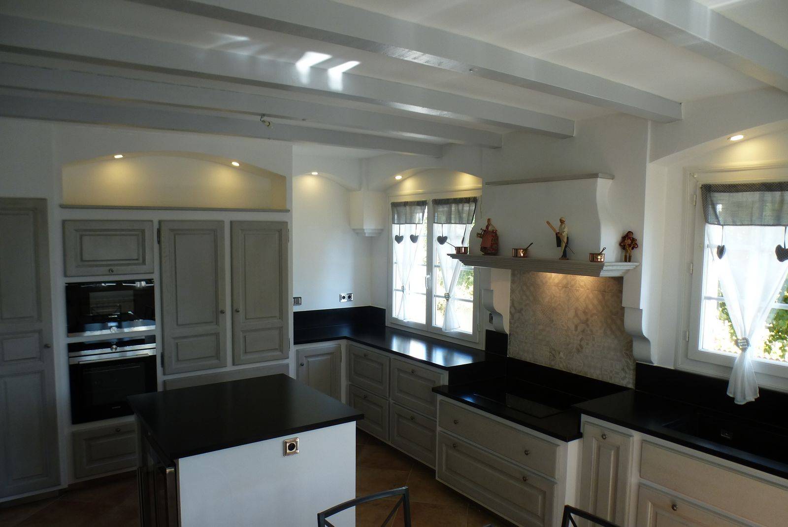 fabricant de cuisines provençales ABD select  près d'Avignon, cette cuisine provençale moderne a été réalisée à Orsan dans le Gard.