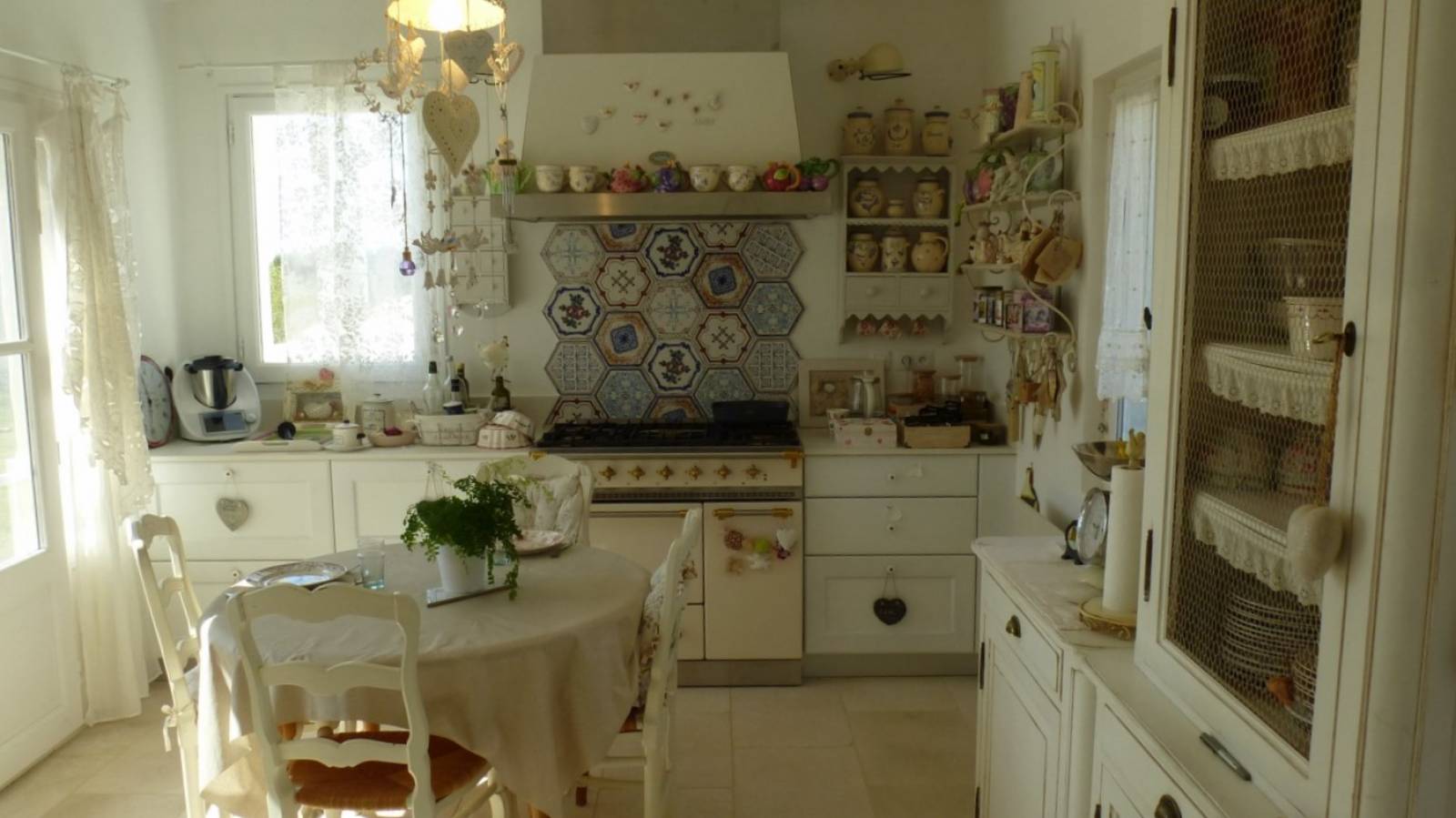 déco cuisine provençale objet ancien verrerie et pot