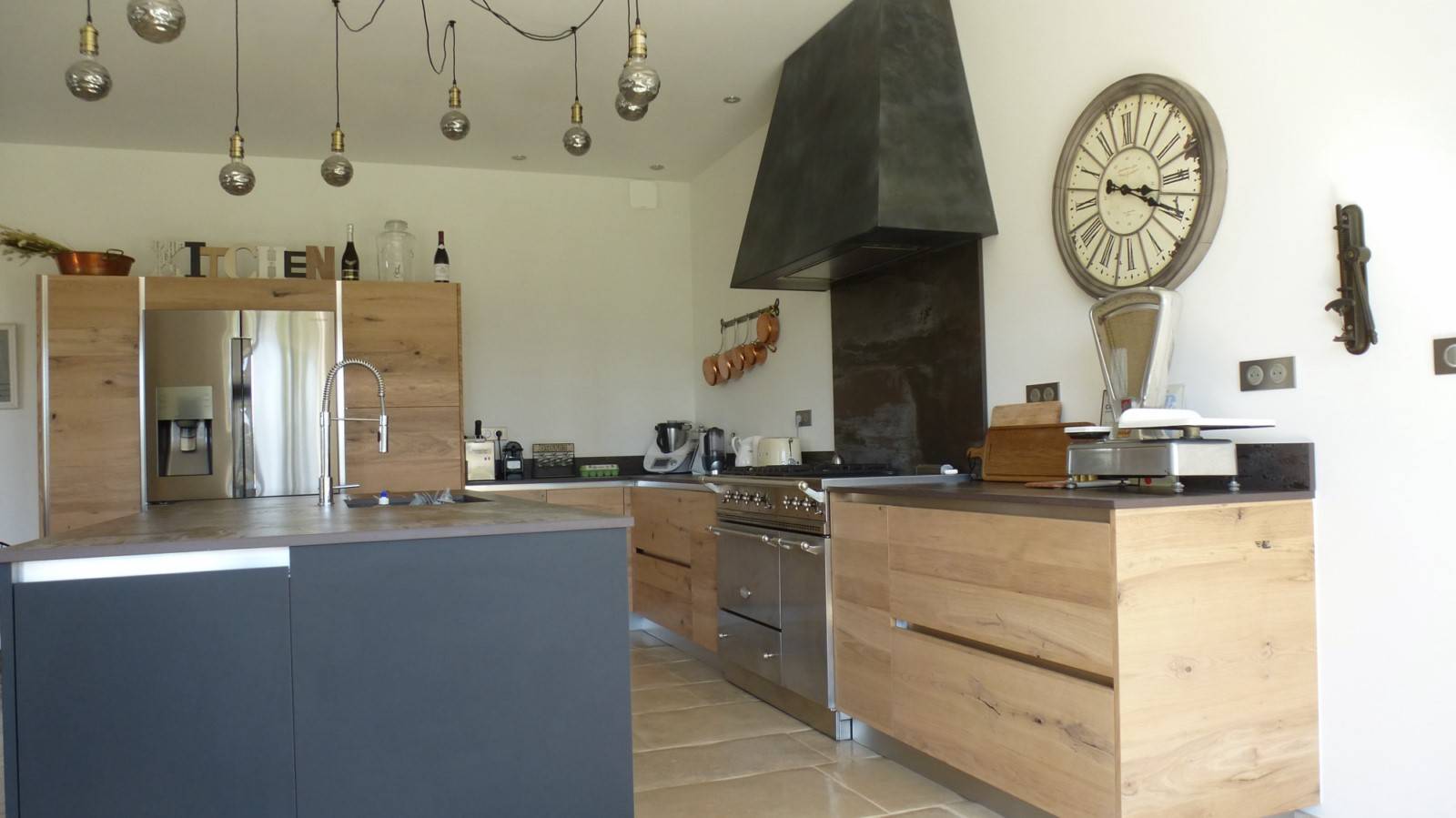 Ambiance et style cuisine élégante et racée réalisée par ABDselect à Châteaurenard au sud d'Avignon