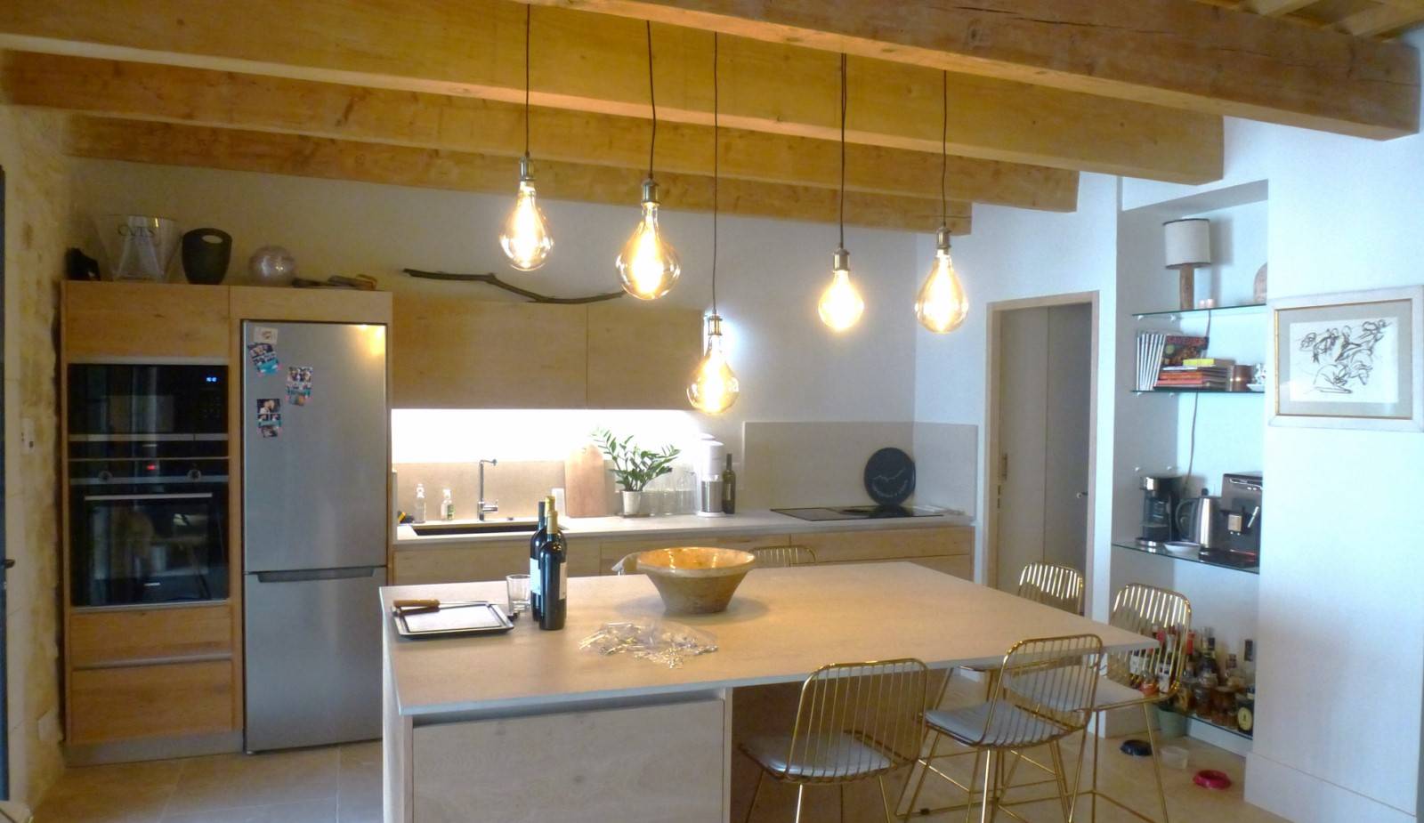 cuisine contemporaine avec plan de travail en Dekton à Maussane les Alpilles