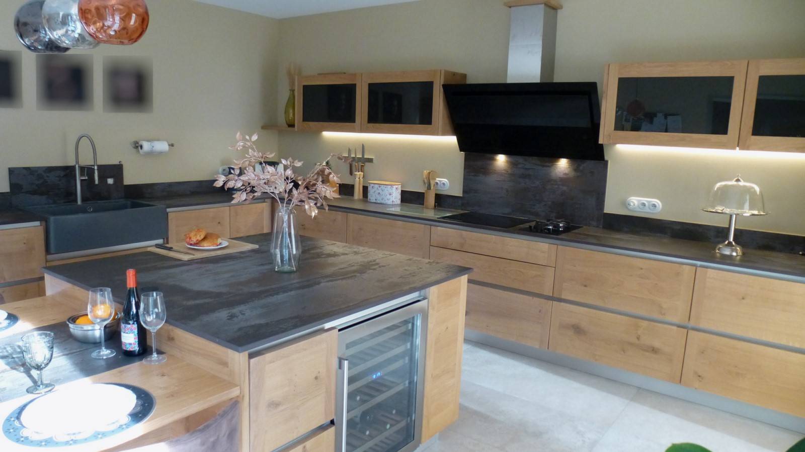 ilot central avec plan de travail en DEKTON Trilium installé à St Rémy de PROVENCE par ABDselect Cuisines