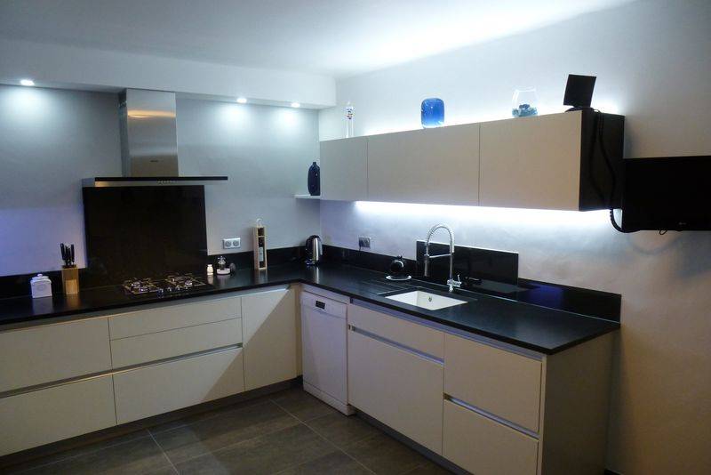 cuisine en laque réalisée à Saint Rémy de Provence.