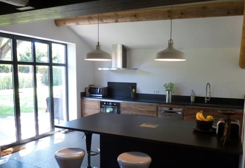 Installation d’une cuisine haut de gamme en bois naturel à Avignon