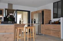 Trouvez votre cuisine contemporaine en chêne massif à Saint Laurent des Arbres dans le GARD.