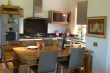 façades en chêne pour cette cuisine réalisée à Bonnieux dans le Luberon